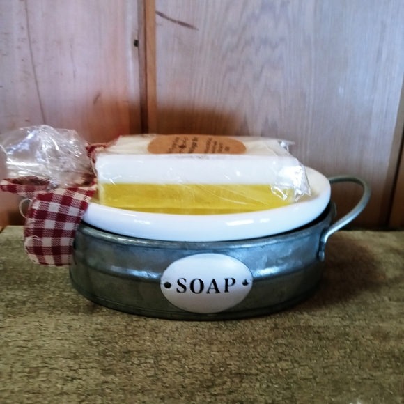 NWT Galvanized Wash Bin and Soap Set - Picture 2 of 6